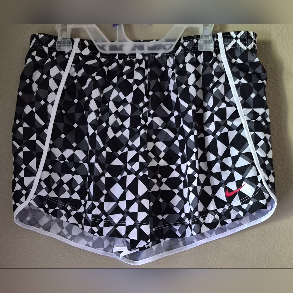 NEW Nike Girls XL Black White Geometric Pattern Athletic Dri-fit Shorts